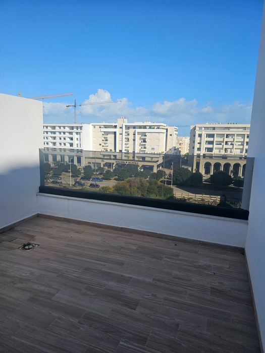 Terrasse A5.3 — Vue directe sur le Monoprix